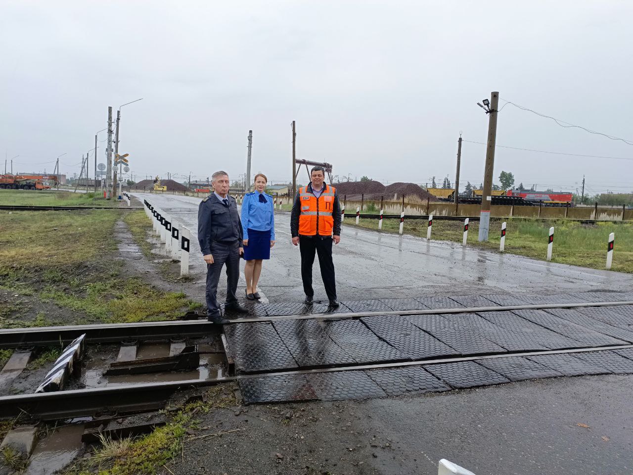 Сотрудники МТУ Ространснадзора по СФО приняли участие в Международном дне привлечения внимания к железнодорожным переездам